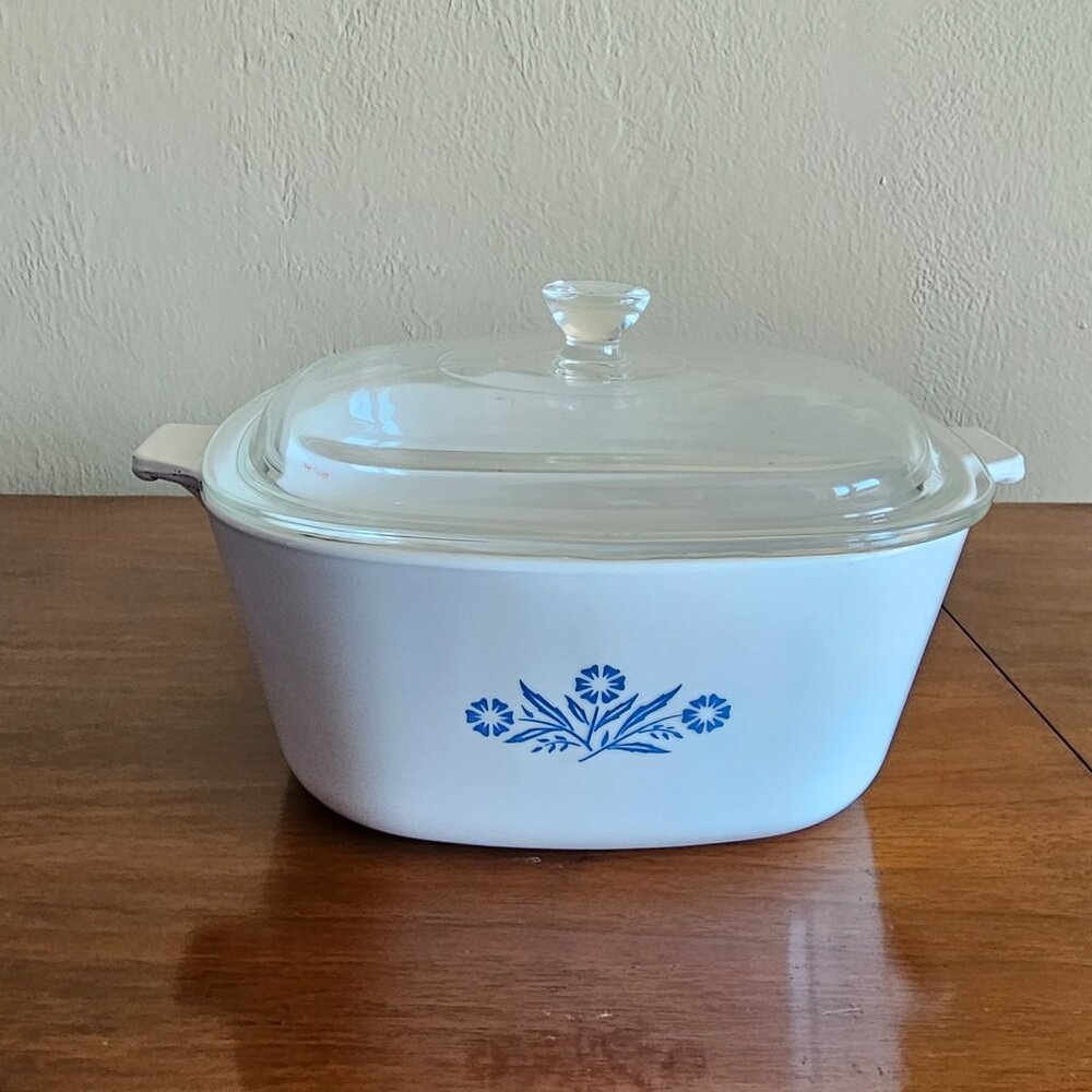 Vintage CORNFLOWER Corningware Casserole 2 1/2 Qt (8 1/2" Sq.) w/ Pyrex lid.